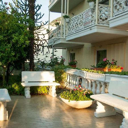 Ronzi Apartments Kaména Vúrla Kültér fotó